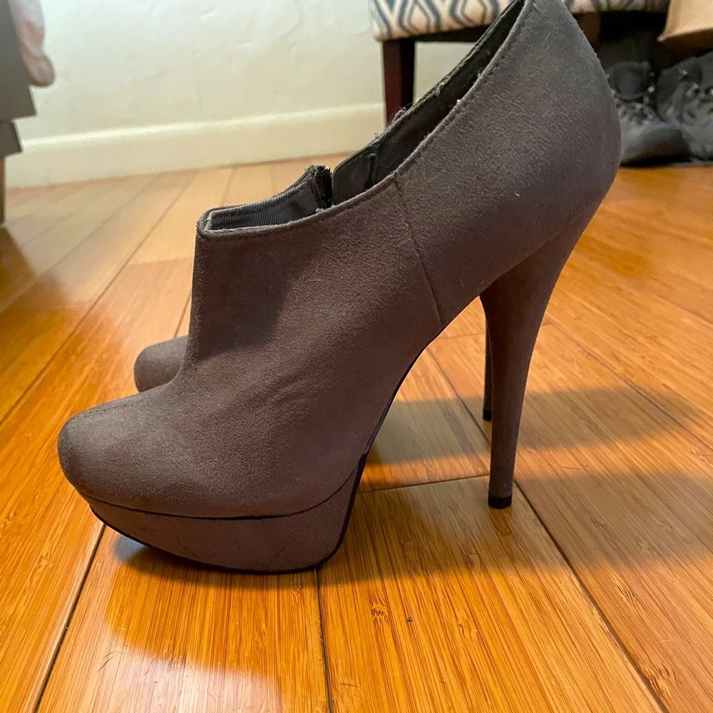 Gray platform heel